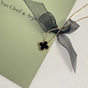Van Cleef & Arpels 18K gold agate necklace